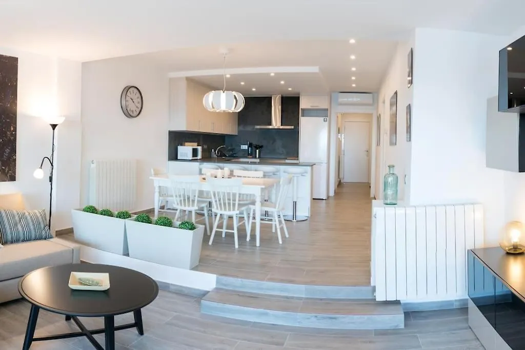 Seahomes Vacations - Cala Banys Apt Lloret de Mar 0*,  Španělsko